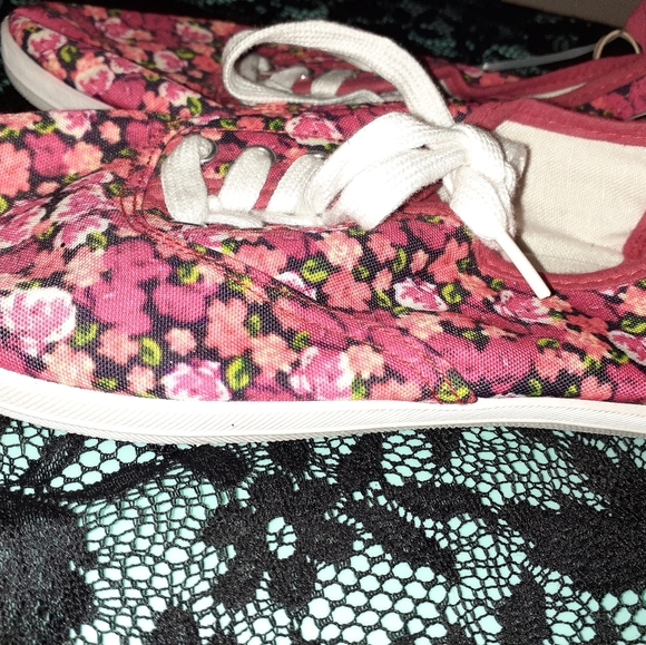 Shoes - Picture 2 of 2